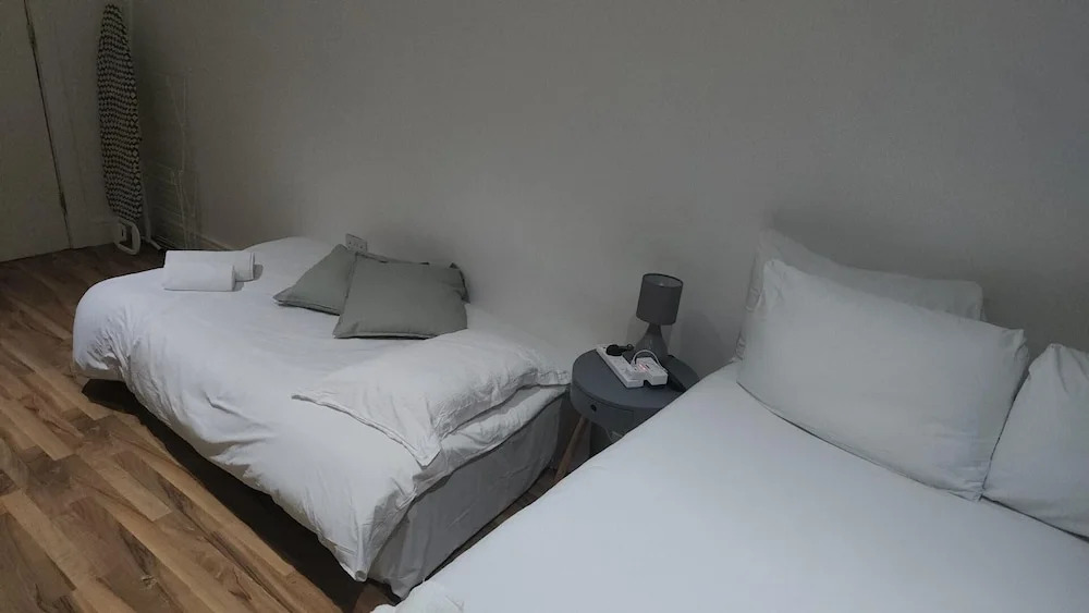 London Bermondsey, 4 People Studio in the Center