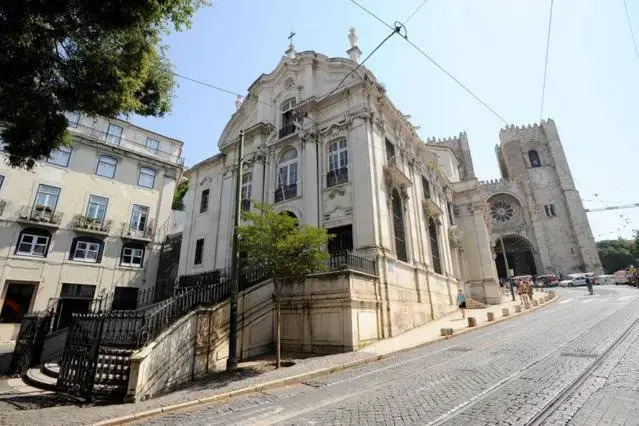 Casa Largo de Santo Antonio da Sé 8