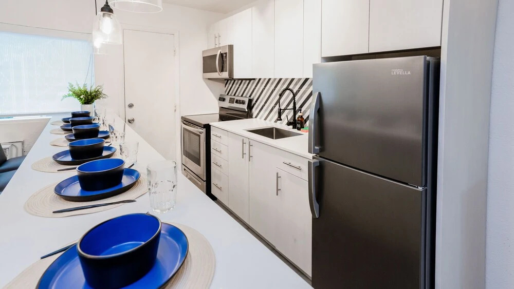 1 BR APT 6min walk Miami Beach Kitchen 02
