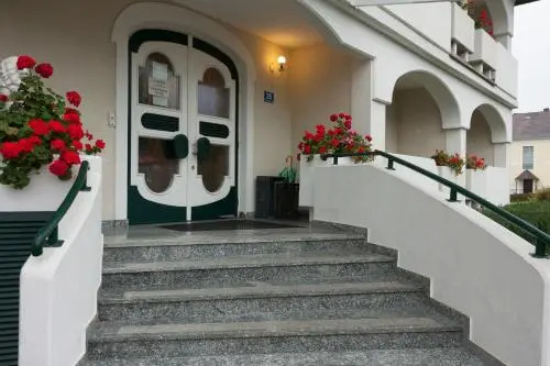 Hotel & Kurpension Weiss