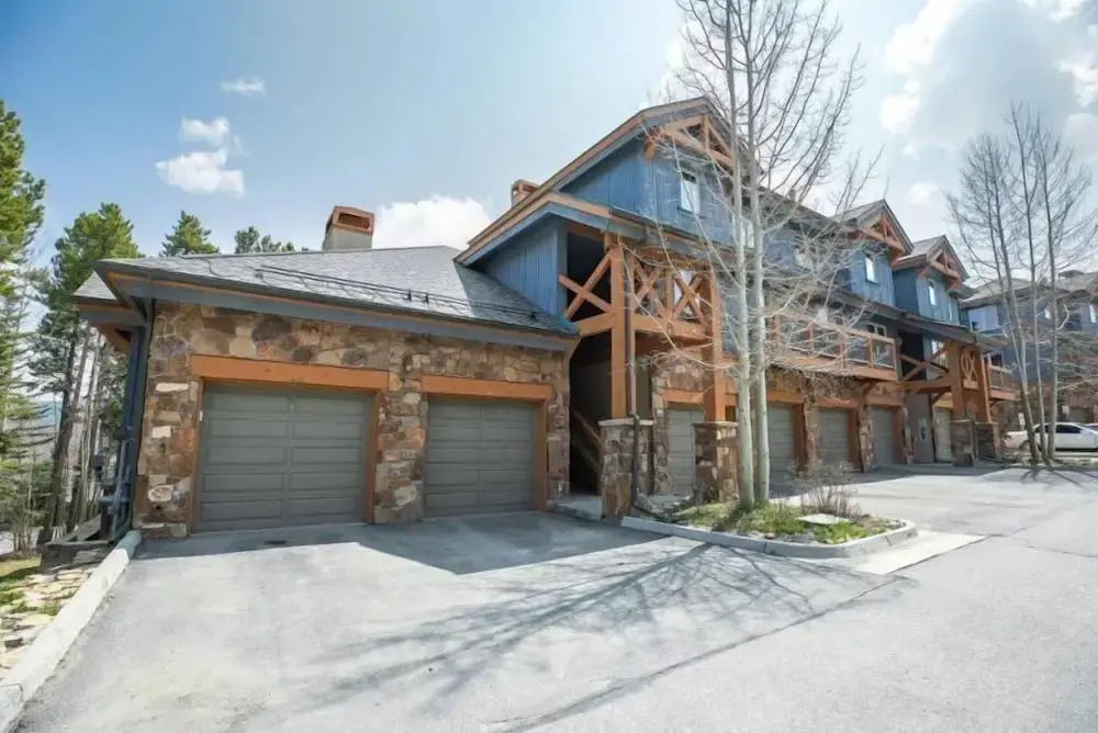 Premier 2 Bedroom Townhome Across From Snowflake Lift - Walk to Lifts