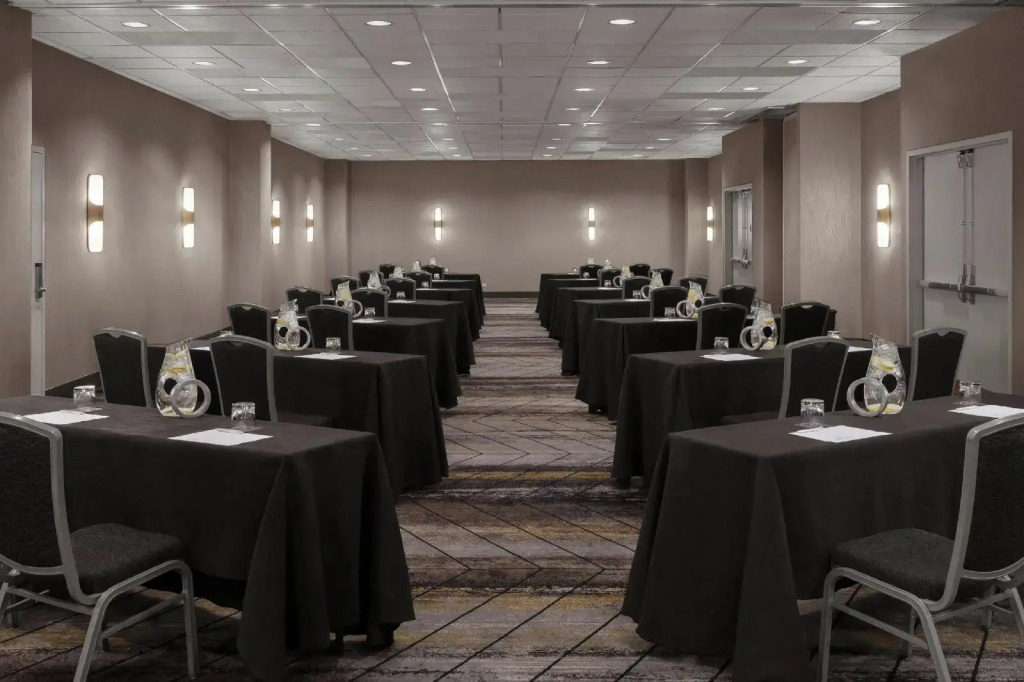 Renaissance Chicago North Shore Hotel