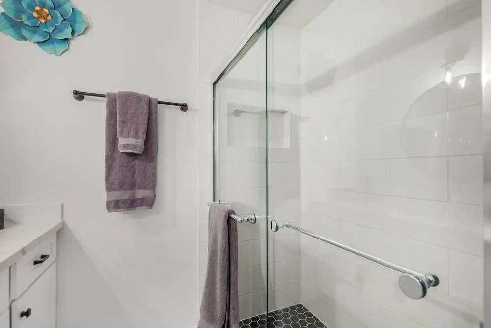 Glencove Mesa 4 Bedroom Home by RedAwning