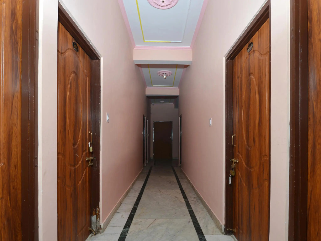 OYO 18830 Hotel Rampur Haveli
