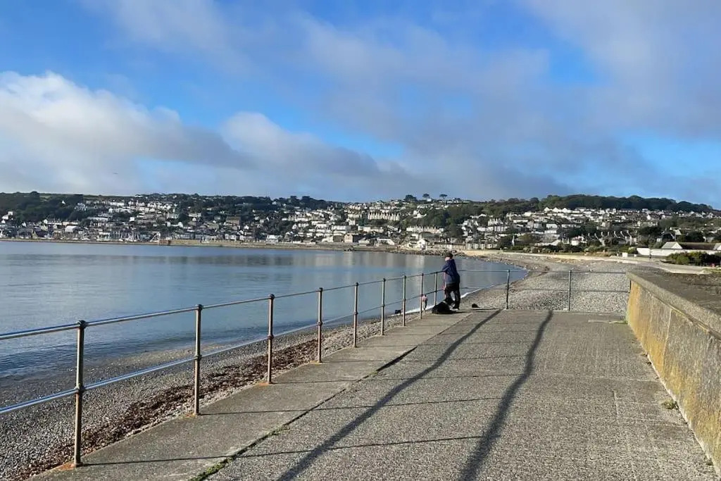 Lovely 1 Bed Flat in Victorian House 300m Seafront (Adults Only)