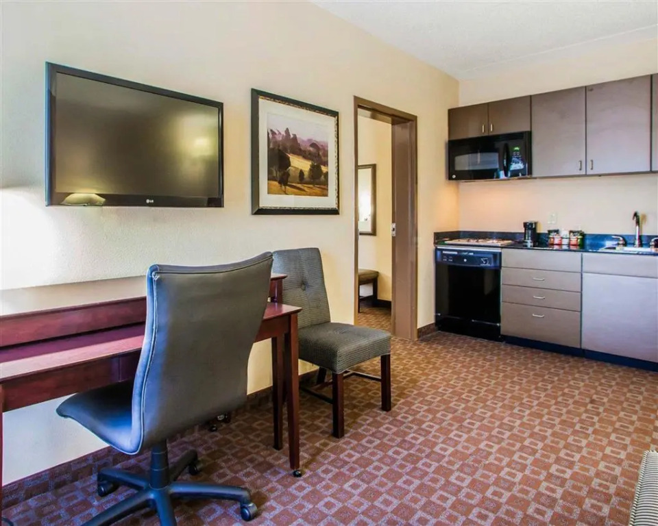 Quality Inn & Suites Peoria North