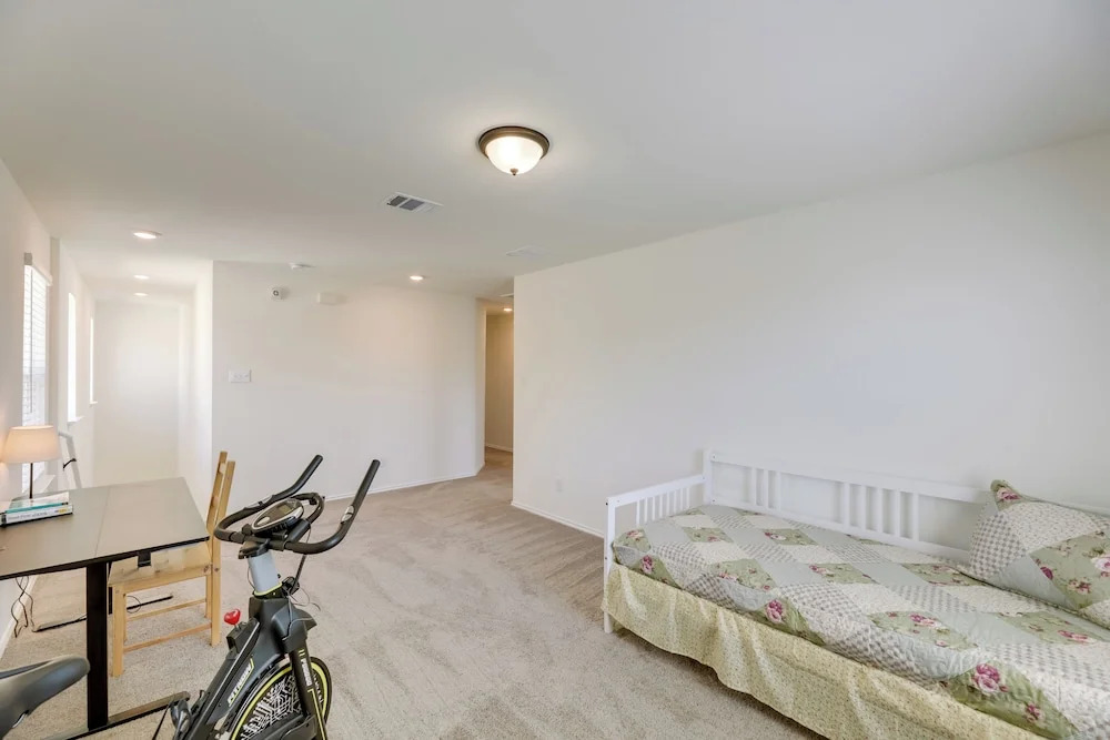 Manor Vacation Rental w/ Yard: 17 Mi to Austin!
