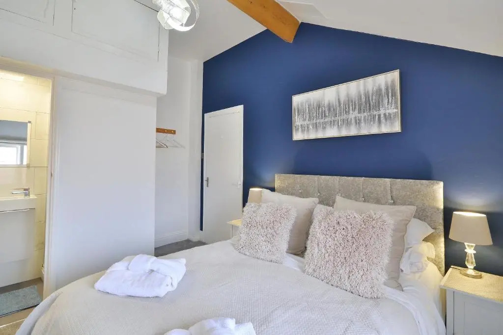 Rooms at 153 ROOM ONLY