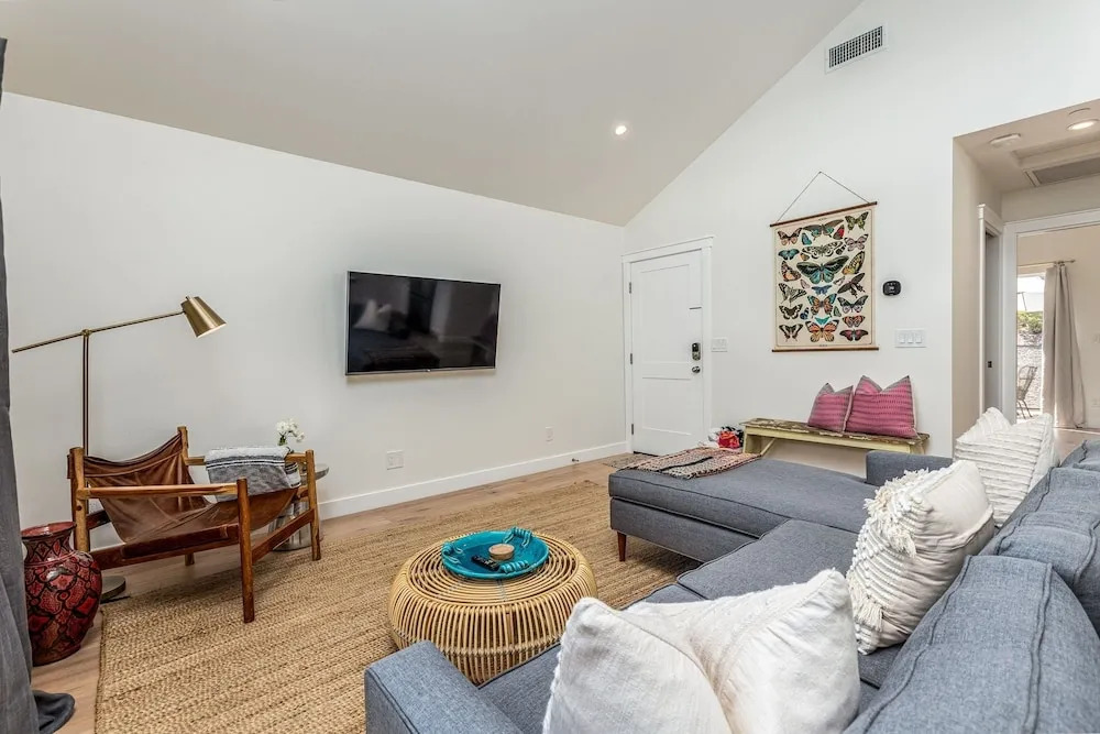 727 Sonrisa St 1 Bedroom Home by RedAwning