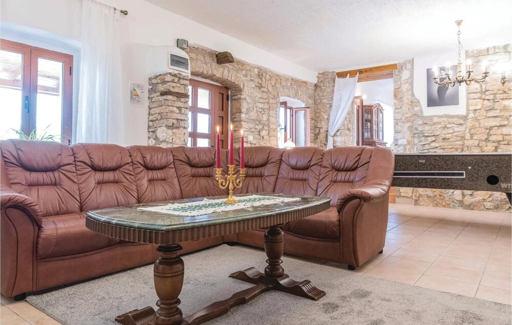 Stunning Home in Kuzinici With Wifi and 5 Bedrooms
