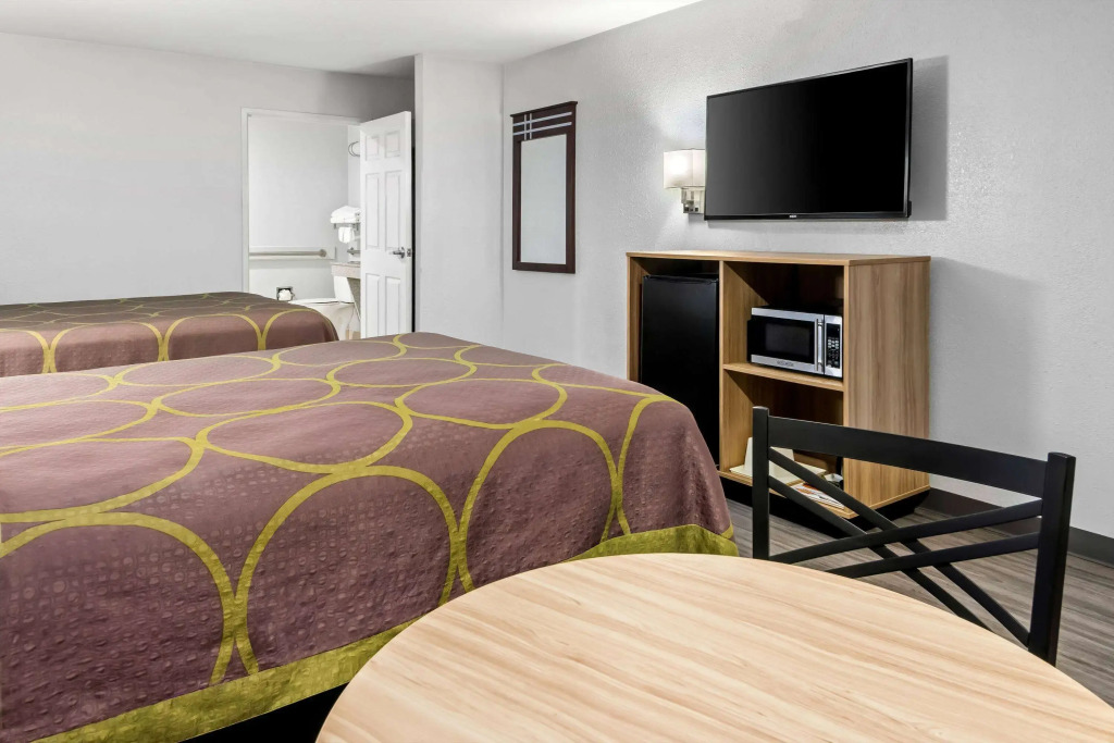 Super 8 by Wyndham Grand Prairie Southwest