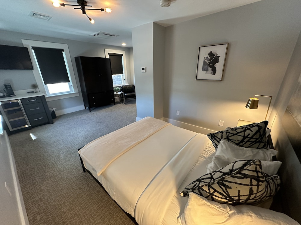 Spacious 1 Bed/1 Bath In Downtown Newport - Unit 5 1 Bedroom Home