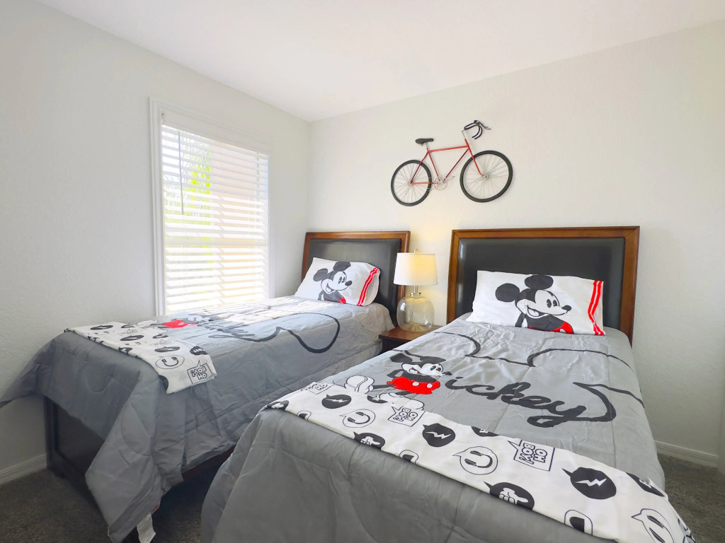 Luxury Home 4 Bd Minutes from Disney (1042), Davenport, US
