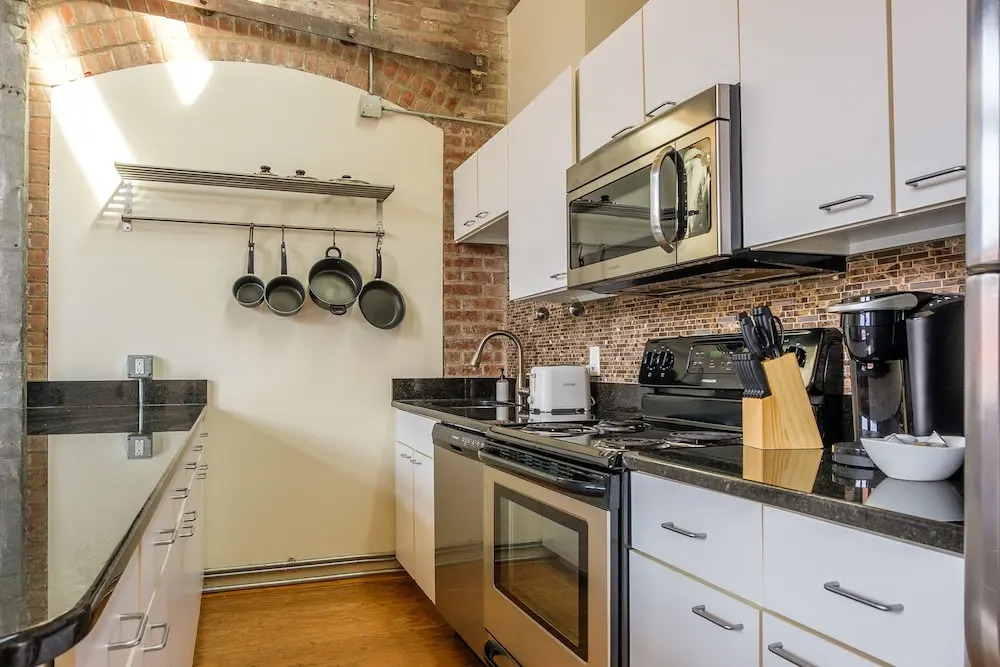 Spacious CLE Apartments by Frontdesk