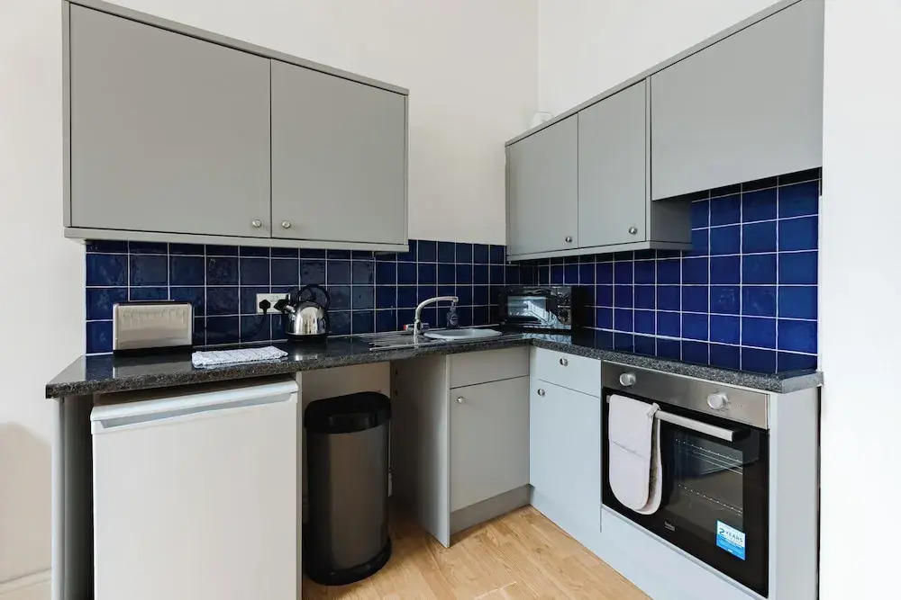 1 Bed Old Town City Studio near Theatre Suit Work or Leisure