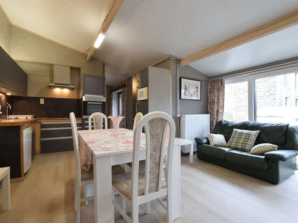 Cozy Holiday Home in Nisramont with Fenced Garden