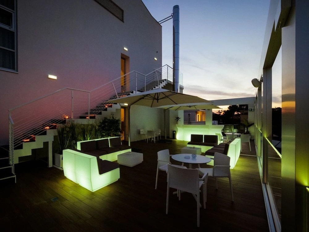 Dan Hotel