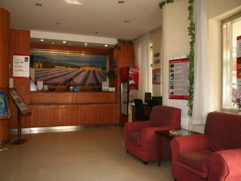 Hanting Express Qingdao Railway Station