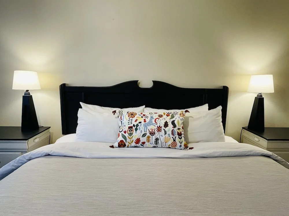 Piccadilly Motel