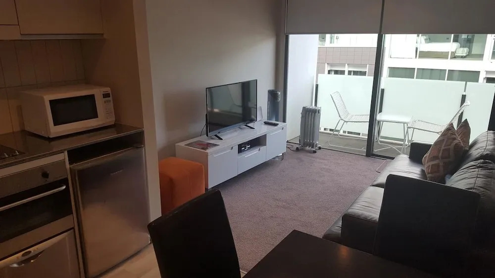 QV Spacious One Bedroom Apt - 369