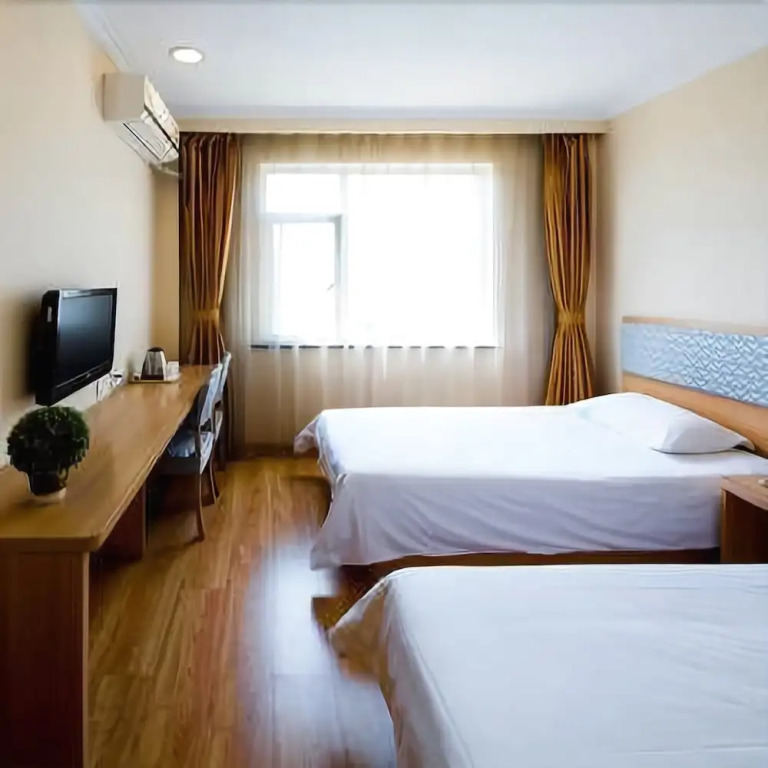 Zsmart Hotel (Shanghai Train Station Zhongshan North Road Subway Station)