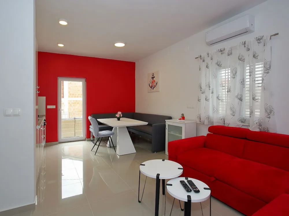 Newly Built Holiday Home in a Quiet Area, 2 Spacious sea View Terraces, Parking