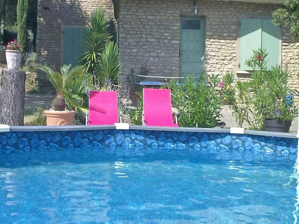 Antique Holiday Home in L'isle-sur-la-sorgue With Pool
