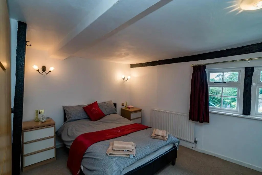 Yew Tree Cottage- Sleeps 12 Garden & Pet-Friendly