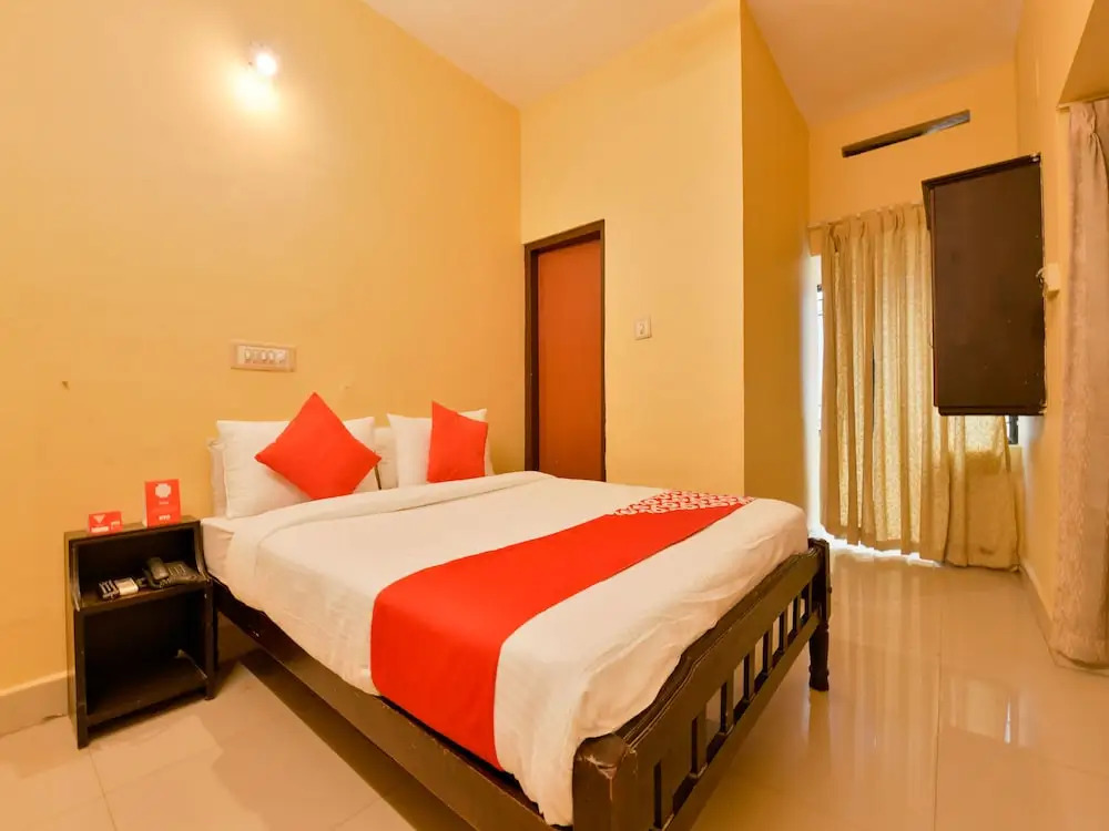 OYO 15099 New Queens Residency