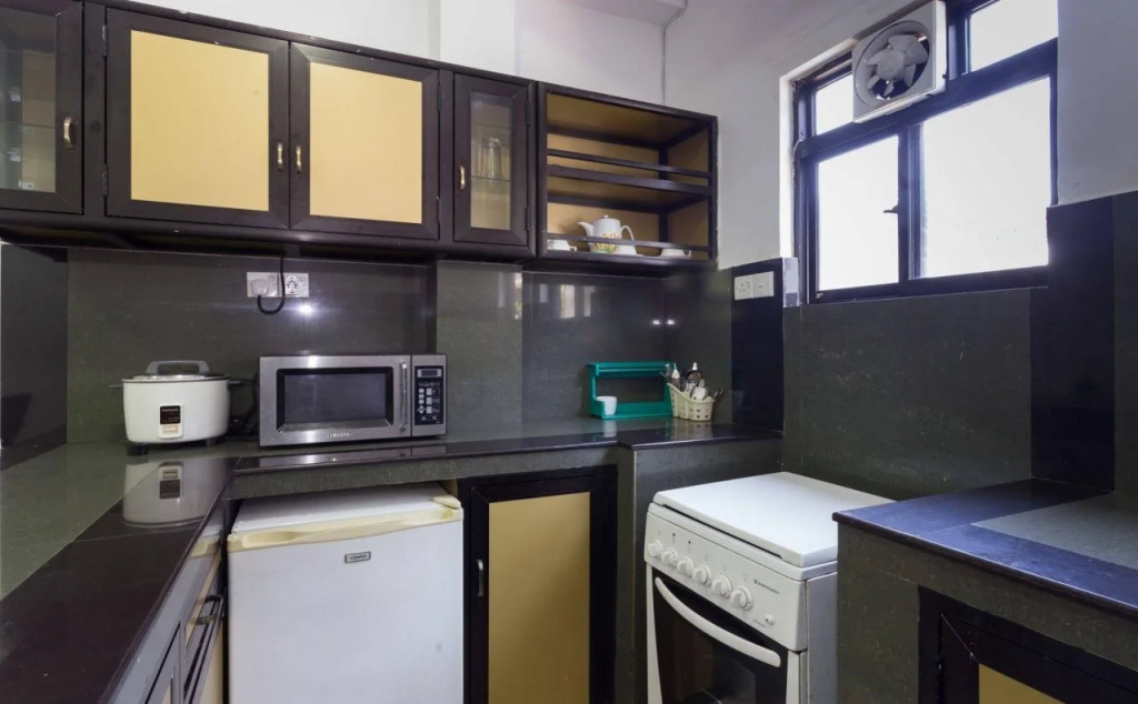 OYO 293 Akara Suites And Apartments