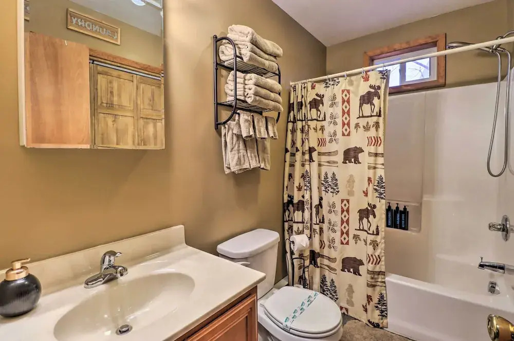Near Lake & Hiking: Pocono Home w/ Hot Tub