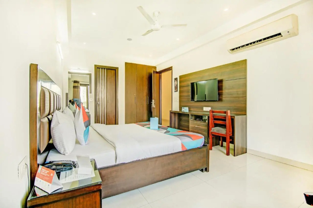 Via Hemkunt Residency - Nr Yatharth Super Speciality Hospital - Noida 110