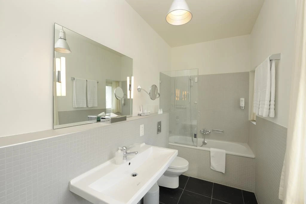 Alma Hotel - Boutique hideaway by the lake with rooftop and ladies-only wellness