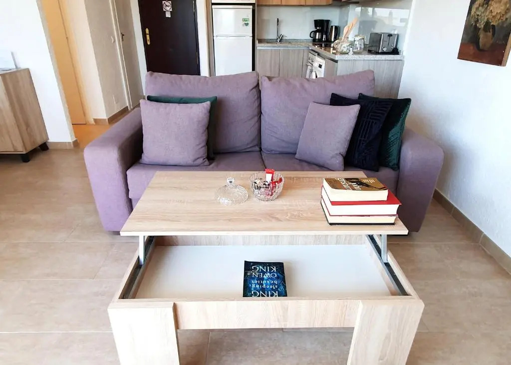 Skol 427 Spacious 1 Bedroom Apartment with Sea Views