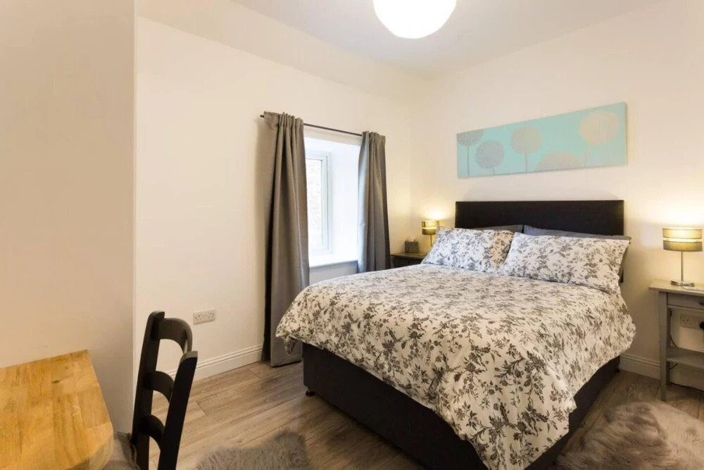 Ideal Couples Base for Exploring the Isle of Arran