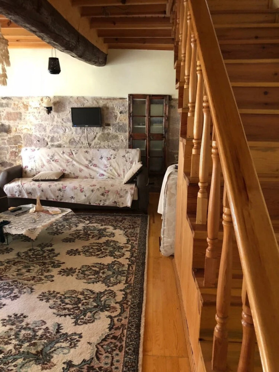Tarihi Kucuk Tas Konak