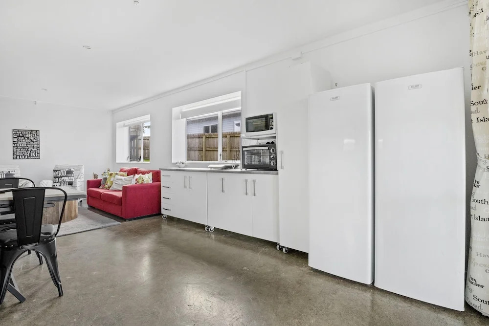 Bright 3-Bedroom Unit - WiFi & Parking