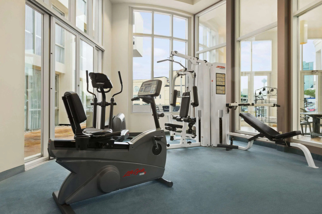 Travelodge by Wyndham Niagara Falls Fallsview