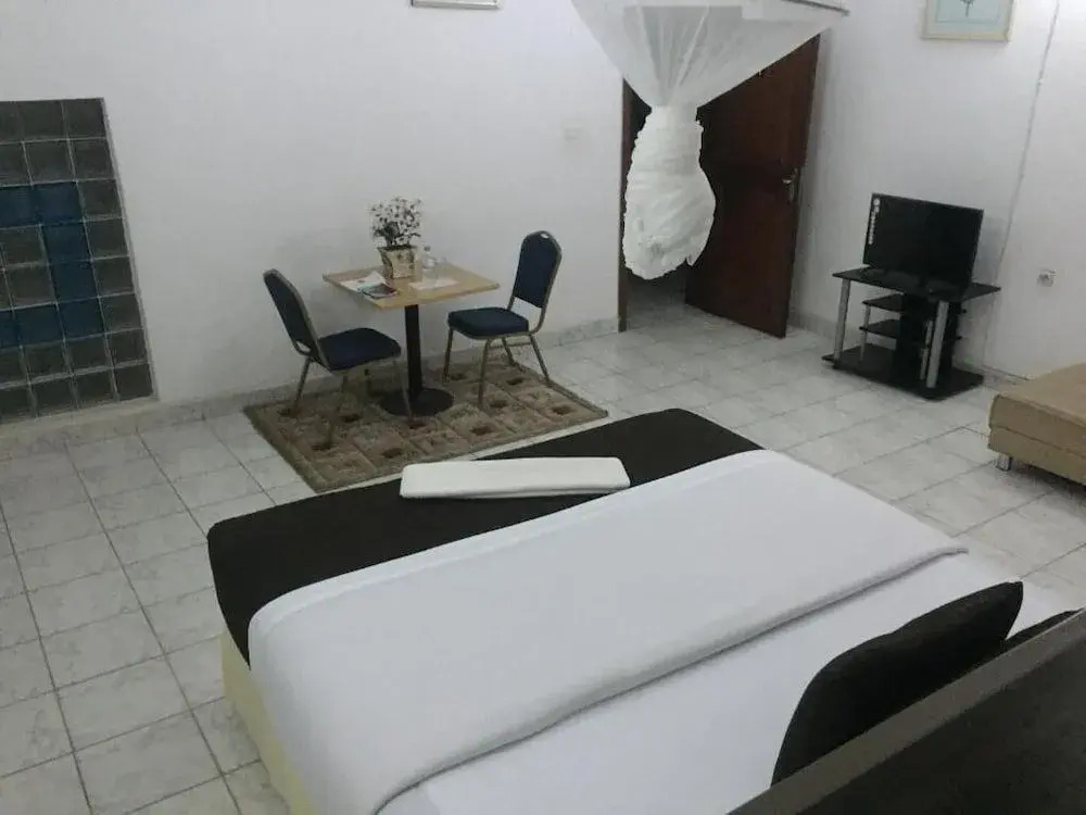 Romalo Hotel & Apartments