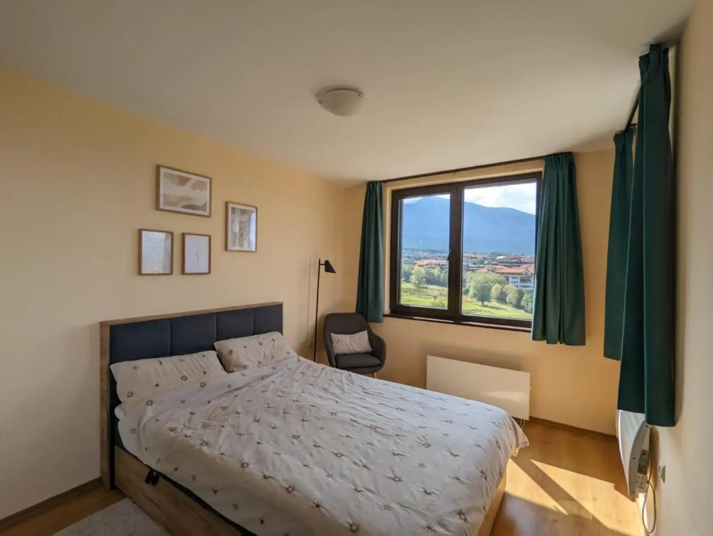 Stylish 2BD Apartment with Panoramic Mountain View