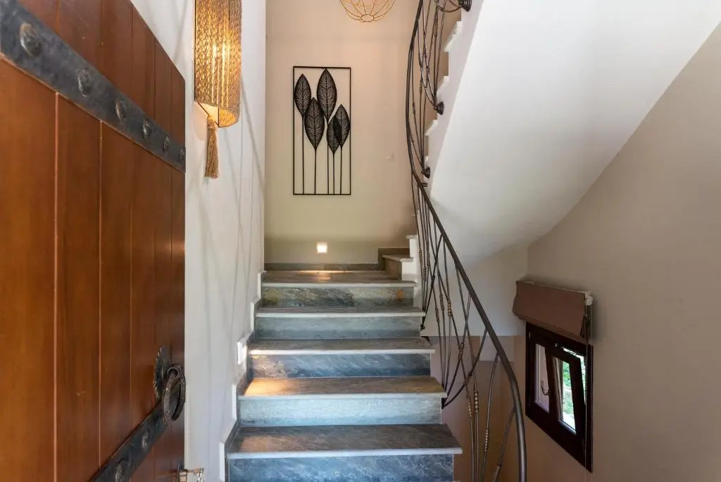 Άλυσσος suites