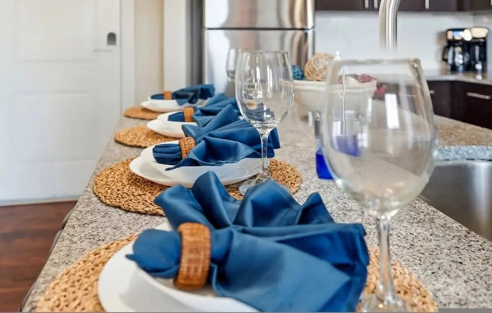 Modern 2BR w Pool Pet-friendly Unit 19