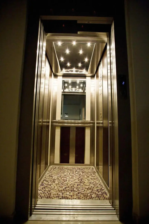 Rg Status Hotel