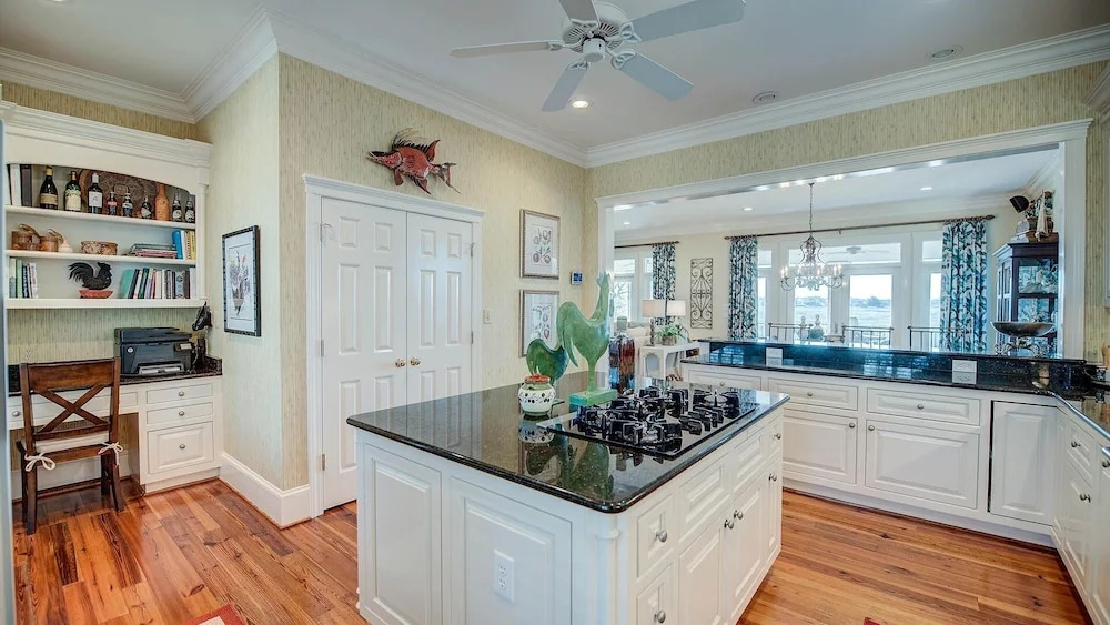 162 Marsh 5 Br home by RedAwning