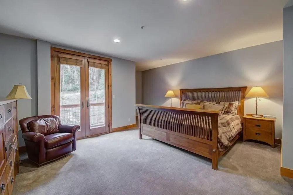 Premier 4 Bedroom Ski In, Ski Out Lone Eagle Condo With The Best Access To Skiing In Keystone