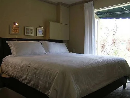 A Downtown Victoria Ocean View Bed and Breakfast