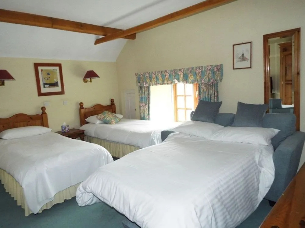 The Roade House Rooms