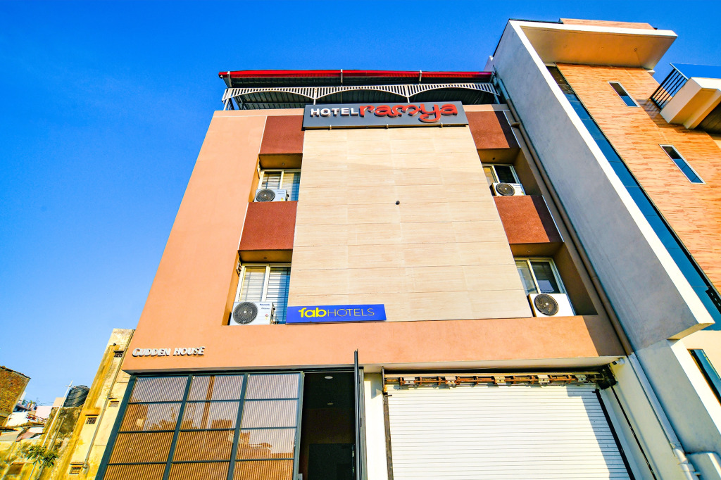 FabHotel Grand Giriraj