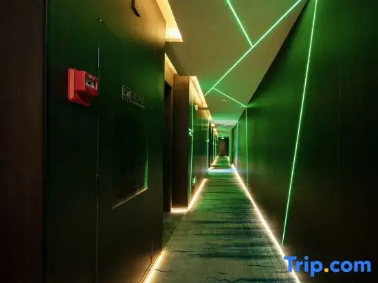 Gwen E-sports Hotel (Shuanggang Railway Station)
