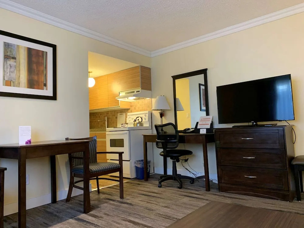 Best Western PLUS Burnaby Hotel